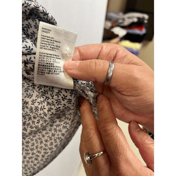 H&M Womens Tunic 3/4 Sleeve V-neck Blouse Blouse Gray Floral Size Small - Picture 5 of 7